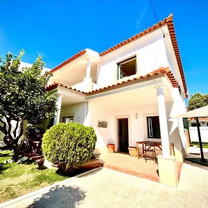 Carcavelos Summer Albergue